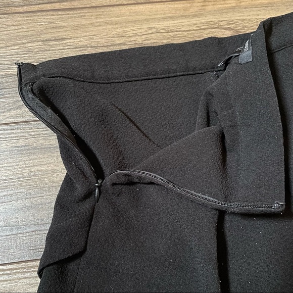 Forever 21 High Waisted Black Shorts, Small - Picture 5 of 7